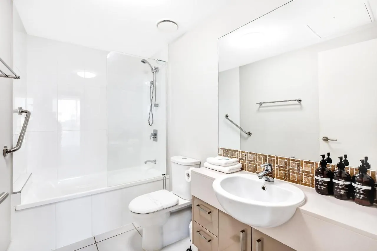 Central Kings Beach 2 Bedroom Apt W Pool And Spa Access Caloundra Appartement